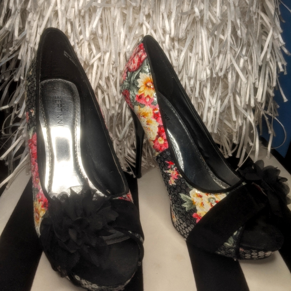 Statement Pump - Picture 3 of 4